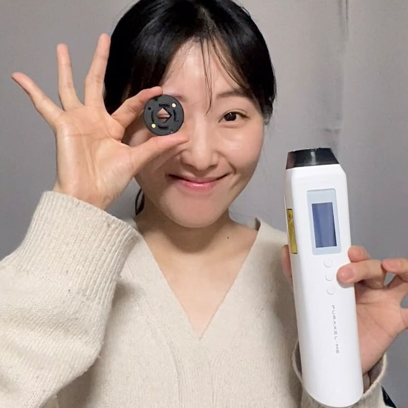 #광고 평소 탄력, 모공, 미백 등 피부관리에 관심이 많아서 선택 한 #퓨라셀미 !
집에서 간편하게 레벨도 조절해서 사용할 수 있고 피부과에서 시술을 받는 것보다 훨~씬 경제적인데요~
@puraxel
사람마다 다를 수 있겠지만 통증도 거의 없어서 통증에 약한 분들도 괜찮을 것 같구요!
다운 타임이 없어서 바쁘지만 피부관리에 진심인 분들에게도 추천해요~
❗️레이저가 눈에 조사될 경우 위험하므로 반드시 보안경을 착용 후 사용해주세요~❗️
#puraxel #피부홈케어 #피부레이저 #뷰티디바이스 #뷰티스타그램 #뷰티그램 #뷰티케어 #뷰티인스타 #beautygram #puraxelme #kbeauty #피부관리