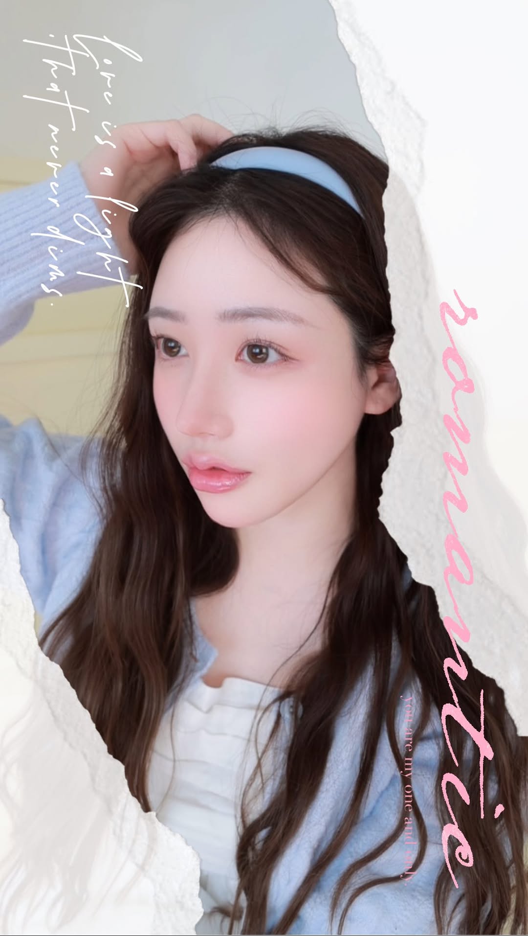 #광고 마치 산소 같이 가벼운 톤업 글로우 쿠션🩵
@oxygenceuticals.korea
미니쿠션이 키링패키지와 함께 가방에 걸 수 있어서 가방부피 차지 없이 가볍게 들고 다니면서 사용할 수 있어서 신기하고 귀엽더라구요~~!
수분감이 가득해서 물광 메이크업 연출할 때 톤업으로 가볍게 발라주는데 제일 좋았던 점은 다크닝이 없어서 뜨지 않고 장시간 방치해도 자연스러워서 완전 만족!
빙하수 마냥 시원하게 촉촉해서 건성인 분들이나 민감성 분들께 특히 더 추천드리는 쿠션이에요
#옥시젠슈티컬스 #오투쿠션 #민감성피부적합화장품 #산소쿠션 #빙하수쿠션 #촉촉쿠션 #산소같은가벼움 #피부과쿠션