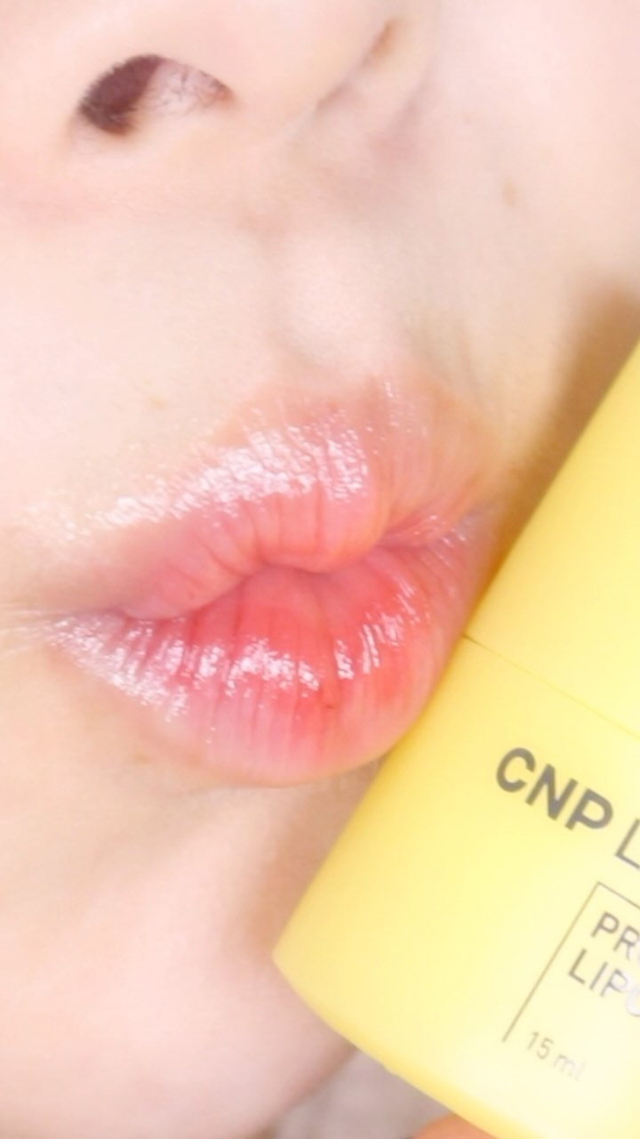 #협찬
건조하고 부르트는 겨울철 입술관리!
이제는 cnp 립세린과 함께 케어해서 반짝반짝
광채나는 #탕후루립 만들어요
.
.
@cnp_laboratory
#CNP #차앤박 #뷰티 #화장품 #스킨케어 #더마뷰티 #입술각질 #보습립밤 #보습립마스크 #립밤추천 #립마스크추천 #립글로즈추천 #립세린 #프로폴리스 #보습립케어 #kbeauty #cosmetics #cnplaboratory #dermacosmetics #좋아요 #피부관리 #프로폴리스립세린 #데일리립케어 #탕후루립