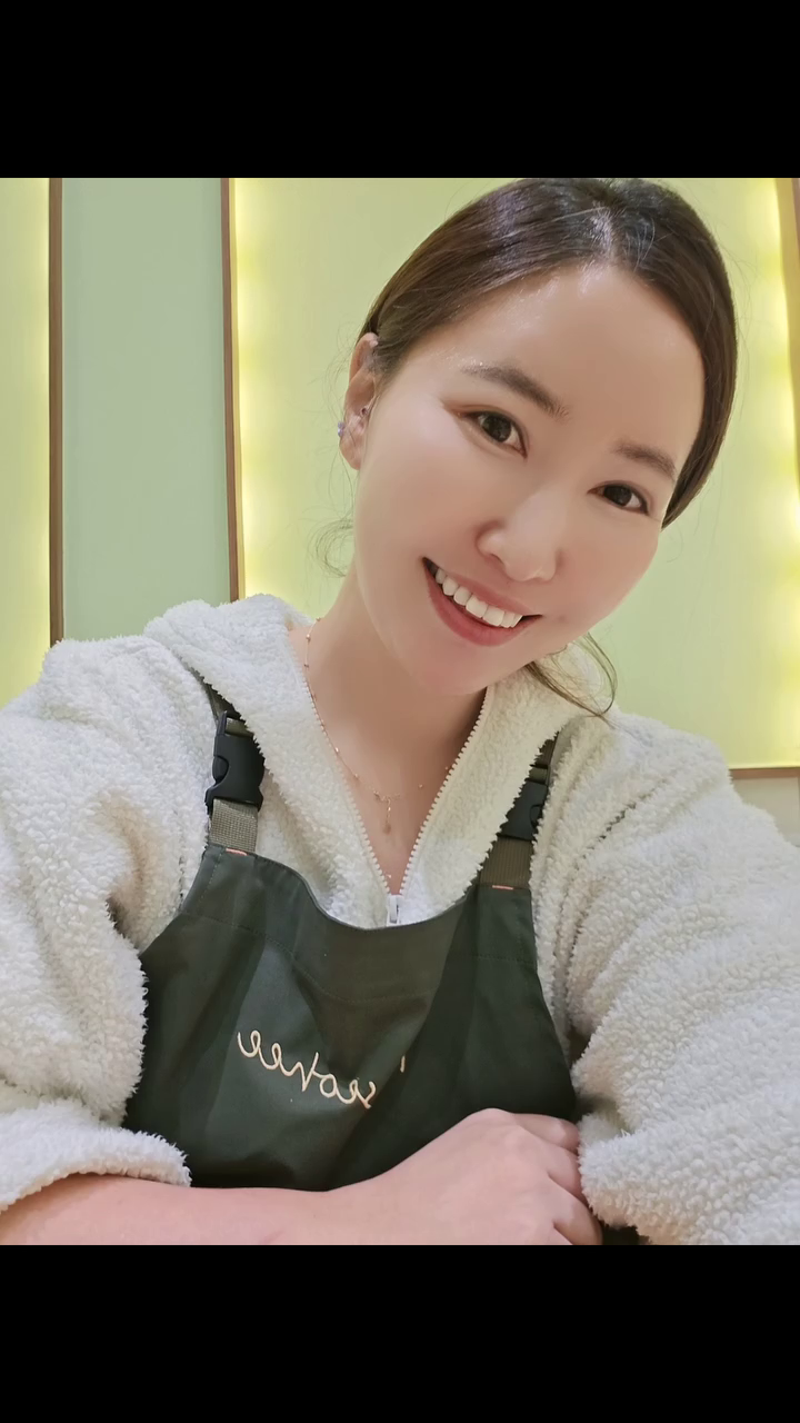 #늘소미
안뇽🫶🏻 그동안의 얼태기 인태기 이제 그만 끝내고
바뿐 하루하루지만 다시 사진도 열시미 찍구 인스타도 열시미 할꼬답
살이 좀 올라찌만 열시미 빼는 중이고 !
올해도 이것저것 많이 도전할 예정💜